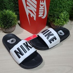 pocket nike slides